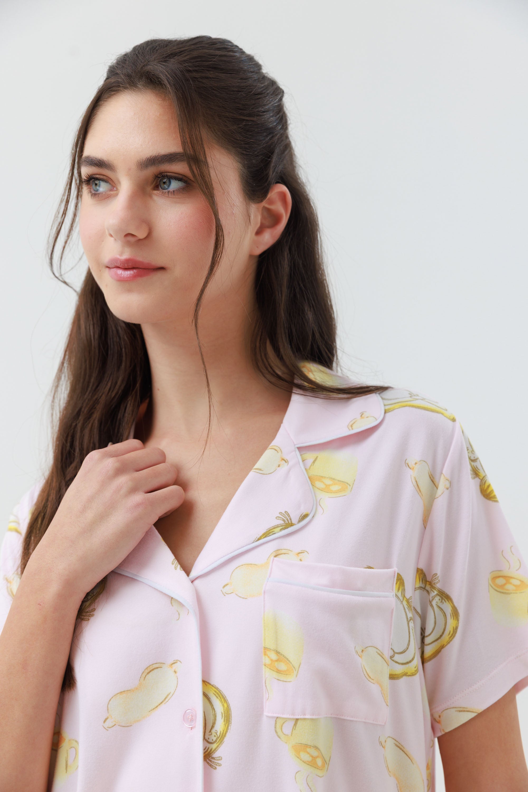 Yummy Print – פיג'מת גרפילד לנשים מכופתרת מכנס ארוך - Image 4