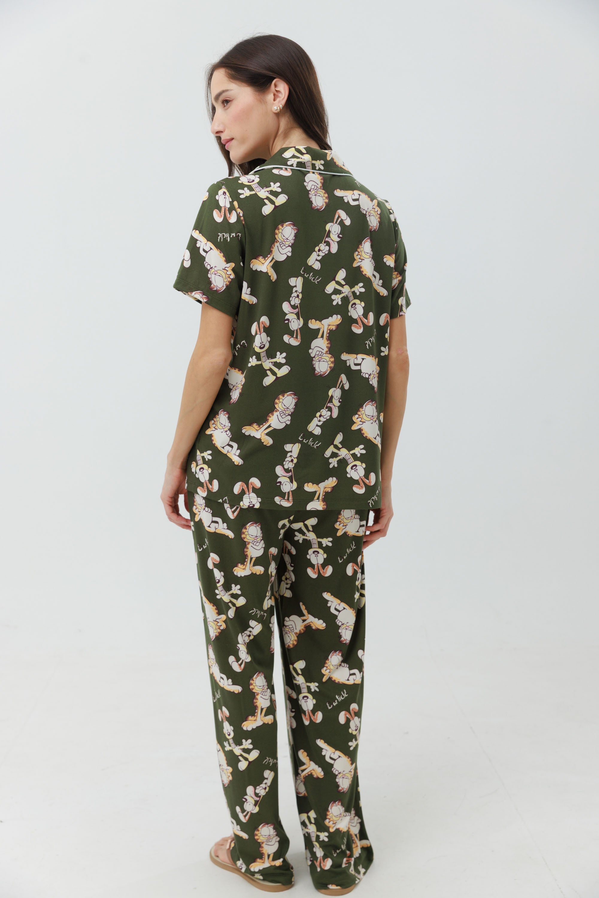 Yummy Print – פיג'מת גרפילד לנשים מכופתרת מכנס ארוך - Image 2