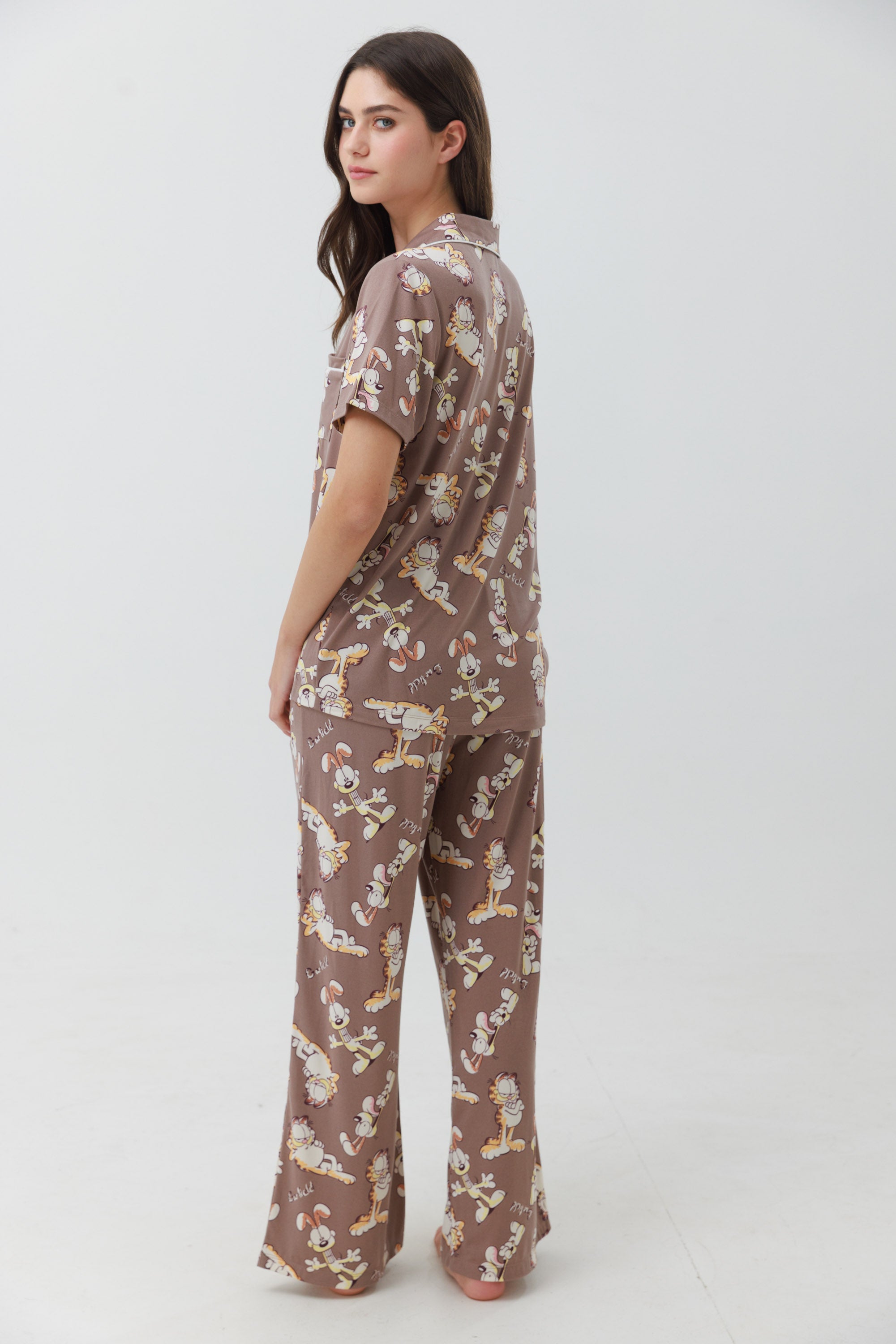 Yummy Print – פיג'מת גרפילד לנשים מכופתרת מכנס ארוך - Image 3