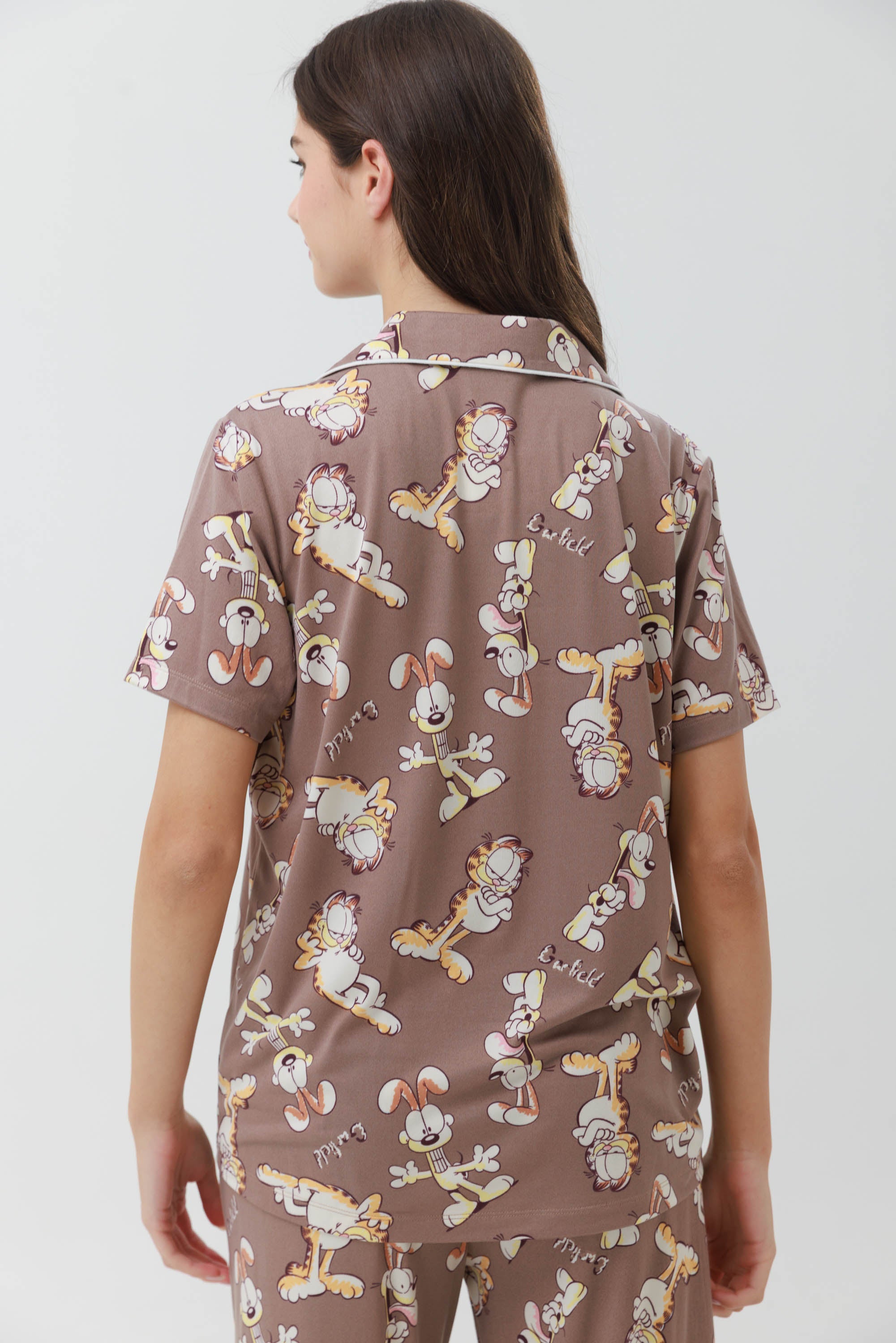 Yummy Print – פיג'מת גרפילד לנשים מכופתרת מכנס ארוך - Image 4