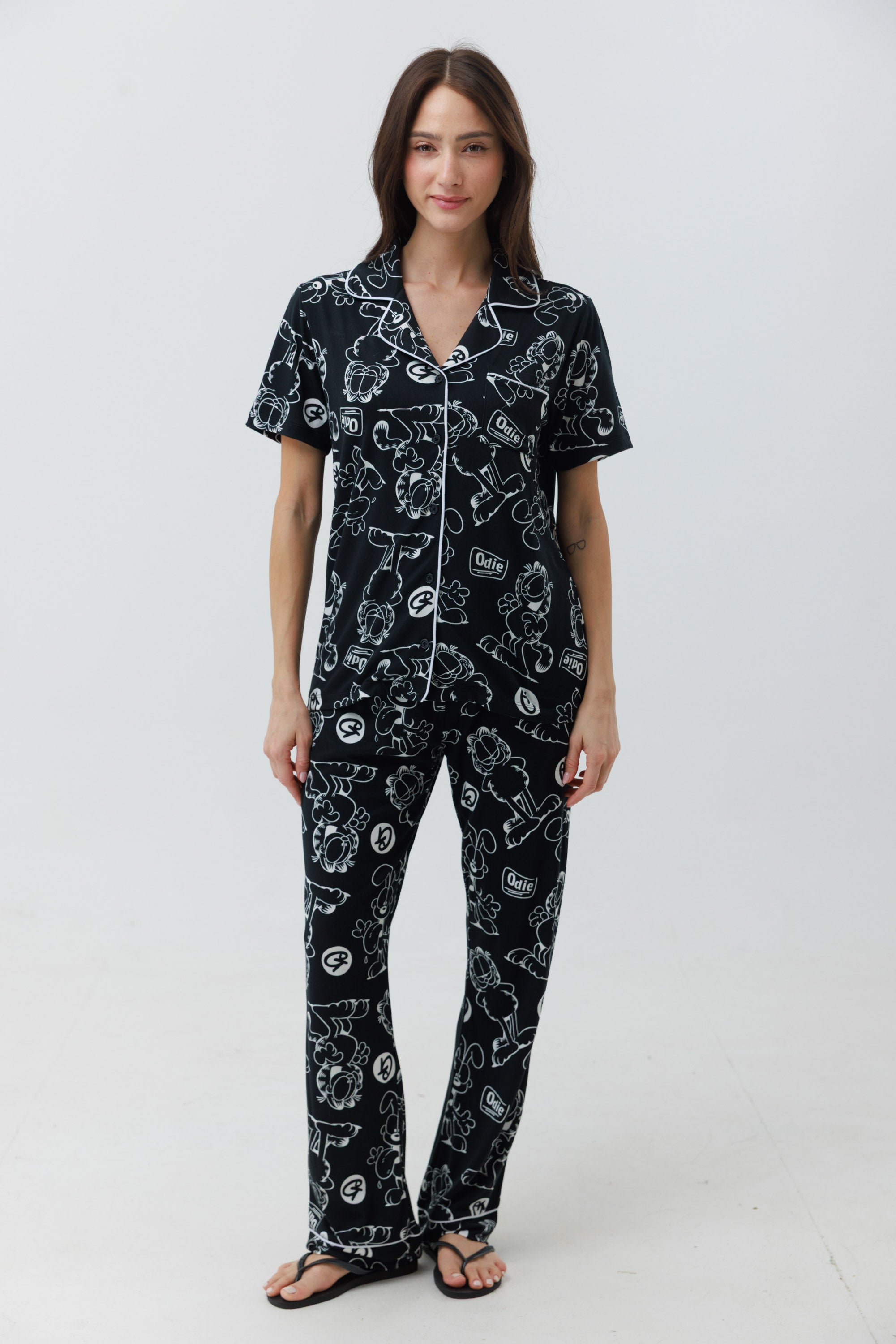 Yummy Print – פיג'מת גרפילד לנשים מכופתרת מכנס ארוך