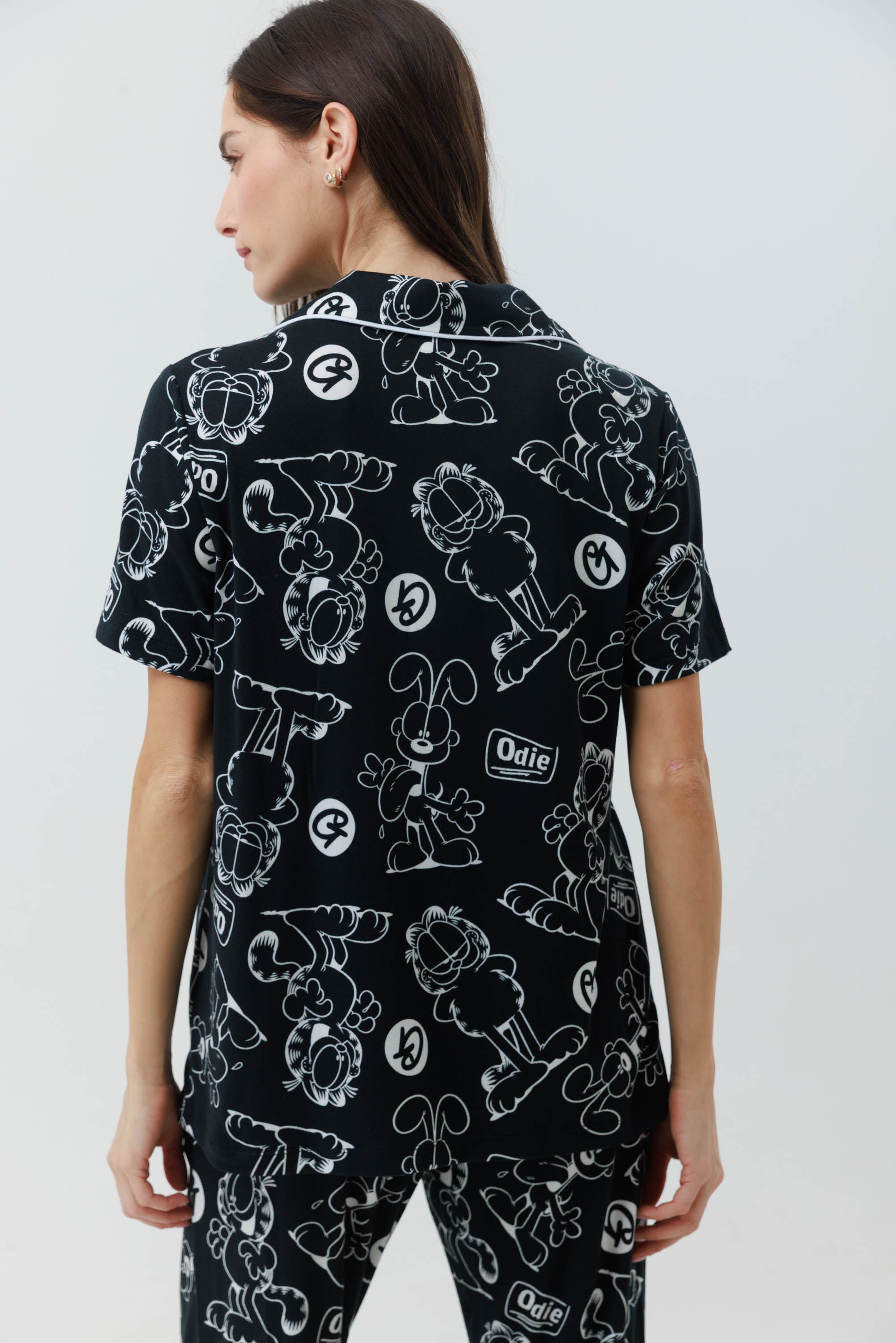 Yummy Print – פיג'מת גרפילד לנשים מכופתרת מכנס ארוך - Image 3