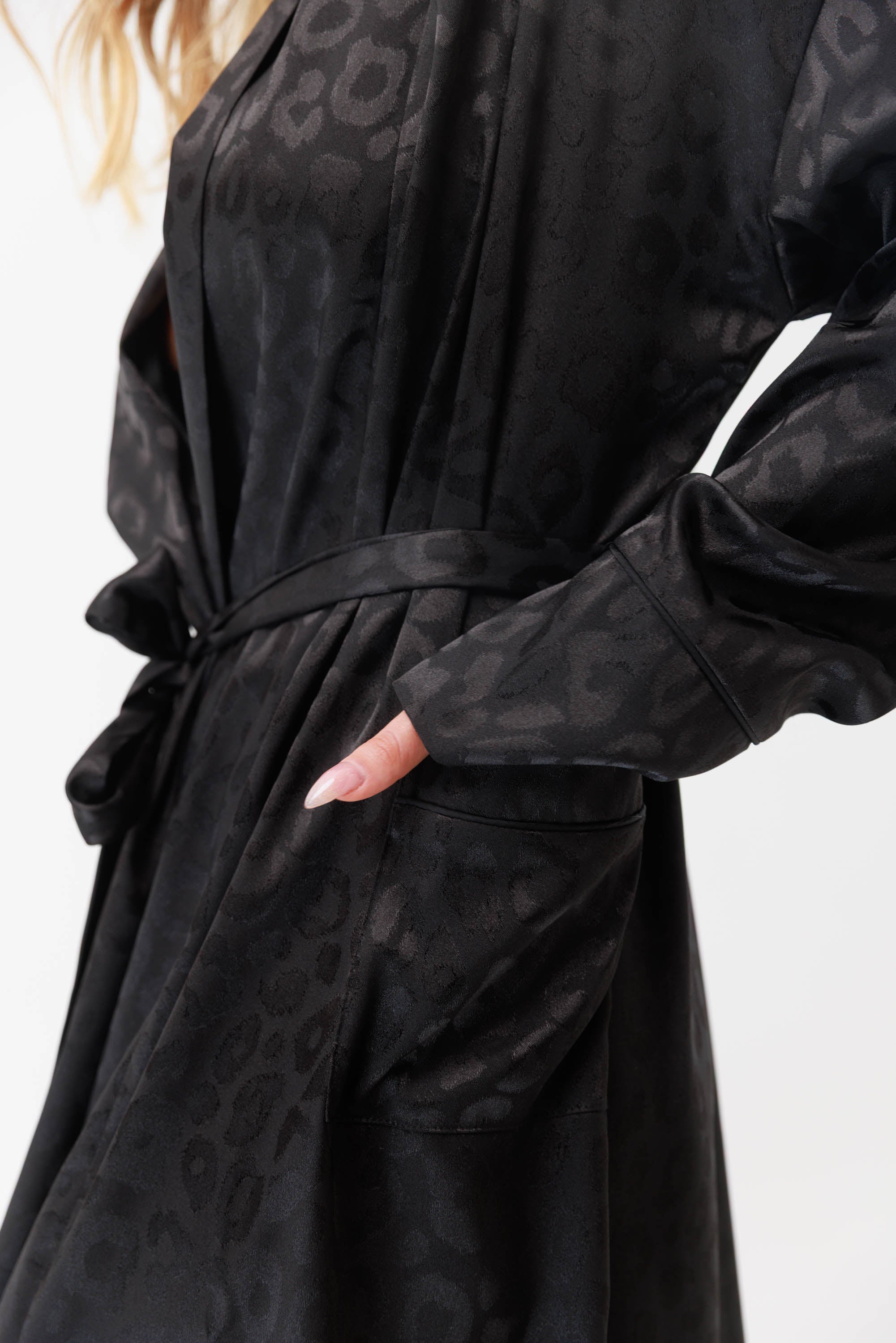 Satin Jacquard – חלוק סאטן יוקרתית - Image 3