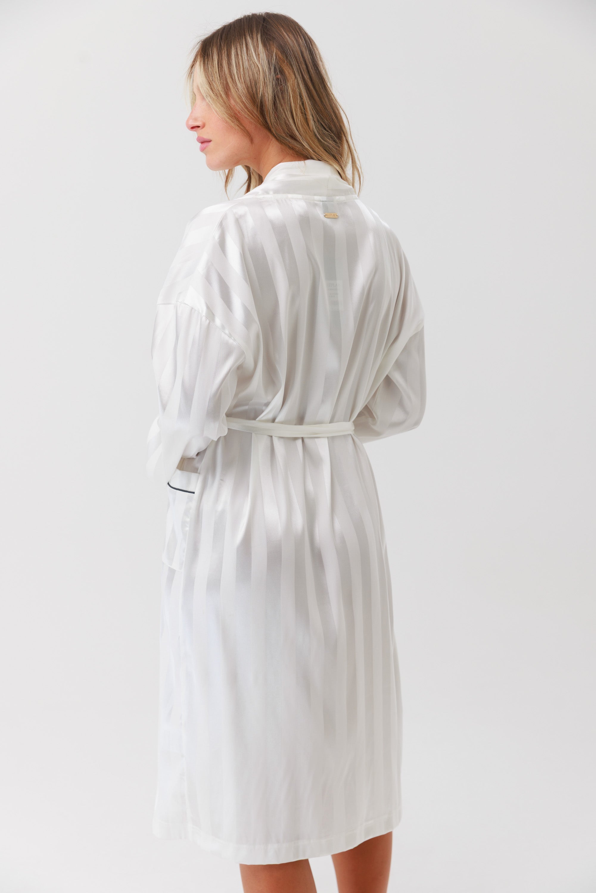 Satin Jacquard – חלוק סאטן יוקרתית - Image 2