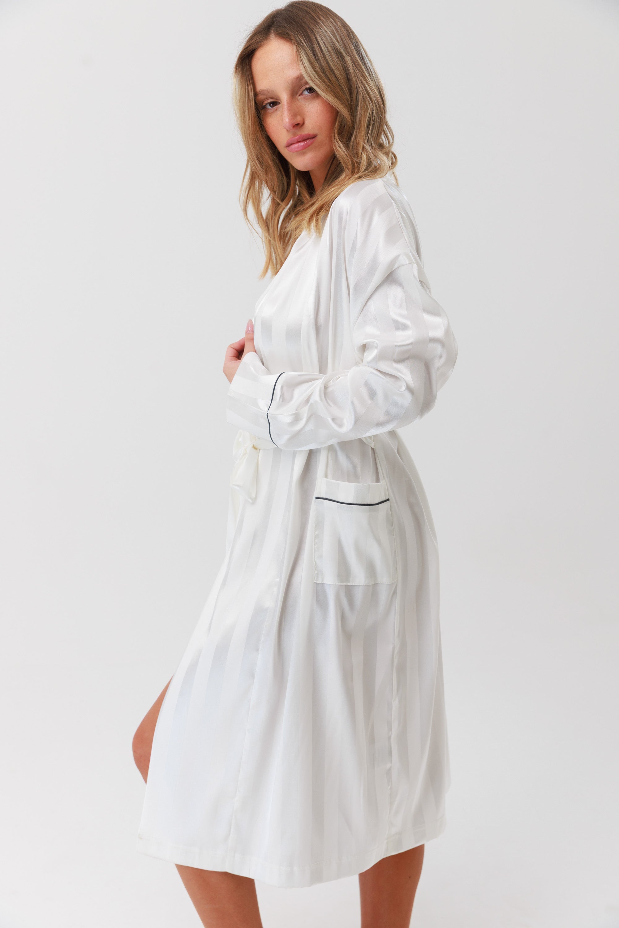 Satin Jacquard – חלוק סאטן יוקרתית - Image 4