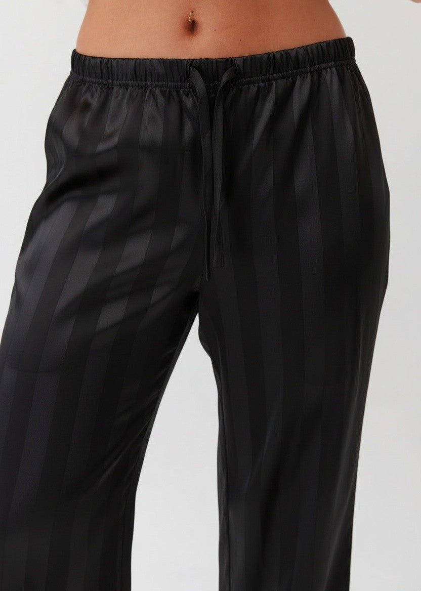 Satin Jacquard – סט פיג'מה מכופתרת יוקרתית - Image 3